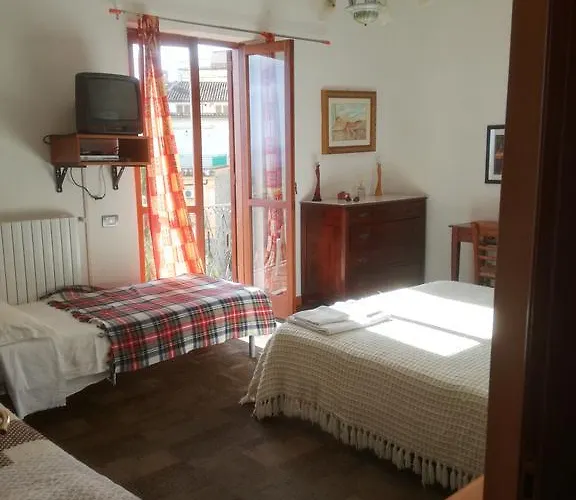 Alojamento de Acomodação e Pequeno-almoço La Panoramica 3*